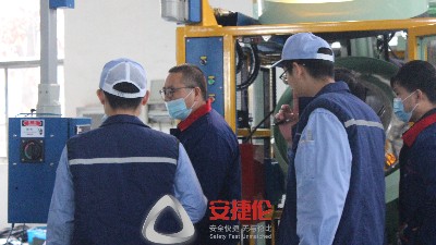 東海橡塑驗收自動滾噴機，門面擔當又為安捷倫完成一單！